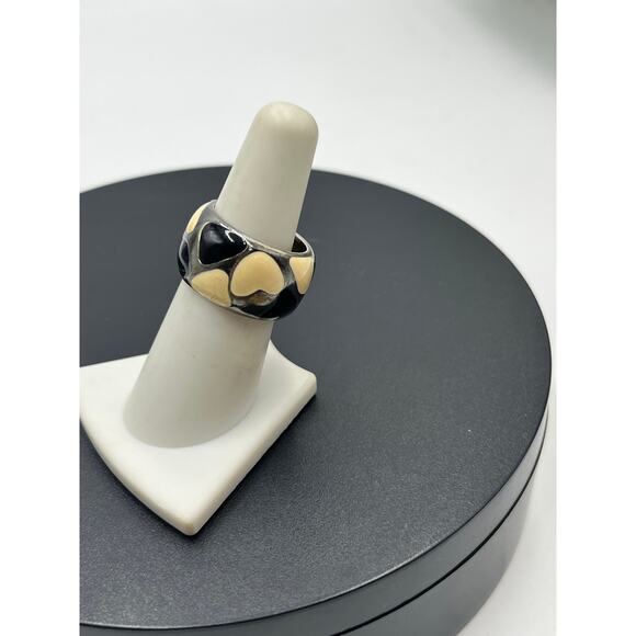 Vintage Cream and Black Enameled  Sterling Silver‎ Domed Band Ring Size 7.5 - Picture 4 of 9
